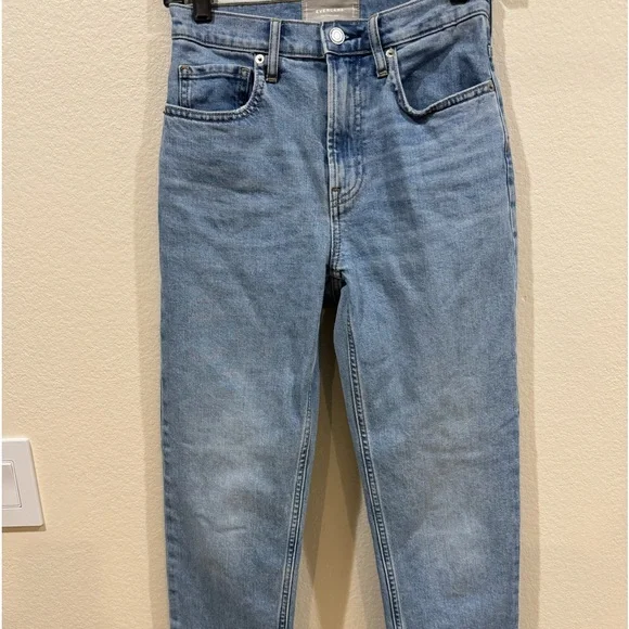 Everlane The Cheeky Jean in Sky Blue - Picture 9 of 12